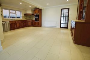 Kitchen/Breakfast Room- click for photo gallery